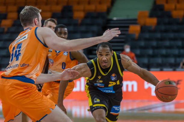 场边香气四 场边香气四