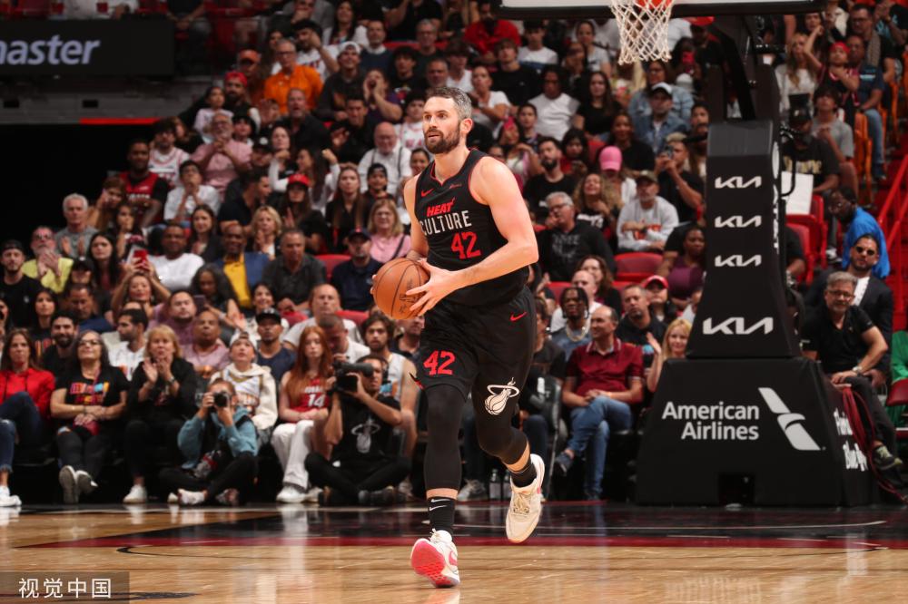 他在中场的 他在中场的