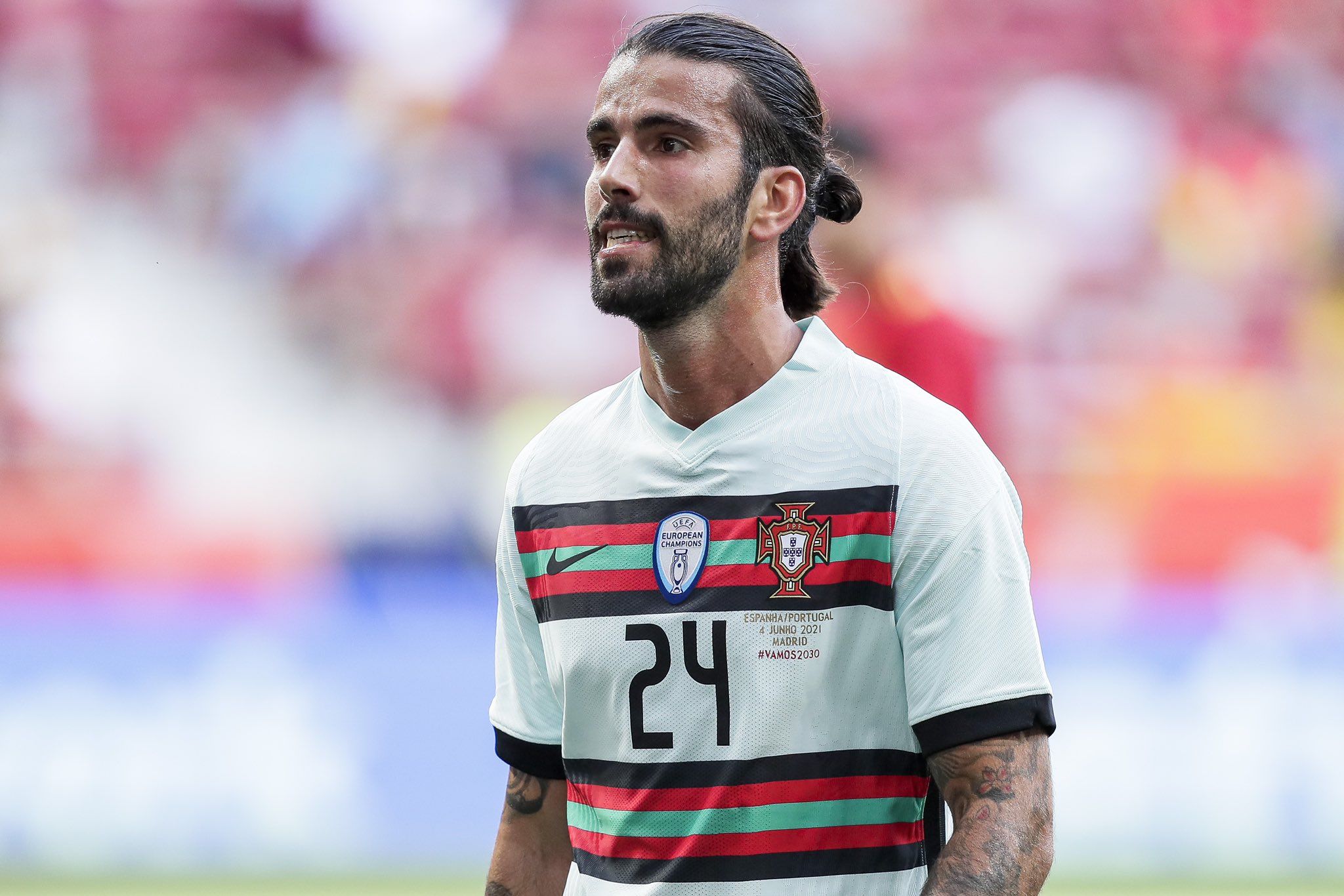 风格而闻名 风格而闻名